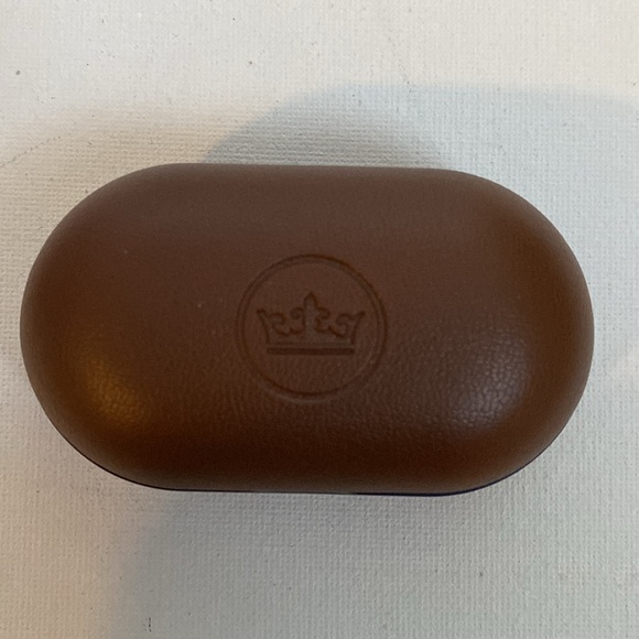 New in Box Peter Millar bluetooth headphones - Picture 5 of 12